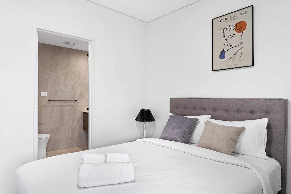Homebush CBD 2 Bedrooms apartment S10-Free parking