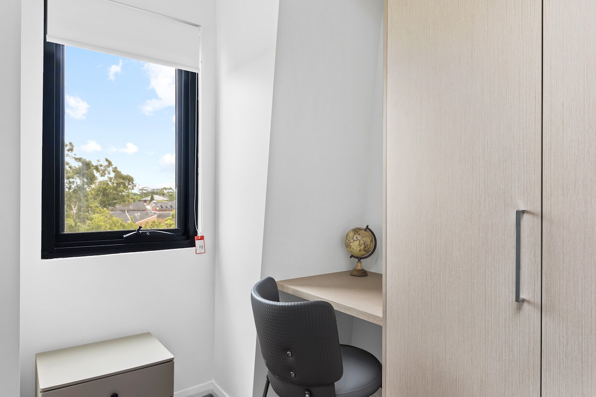 Homebush CBD 2 Bedrooms apartment S10-Free parking