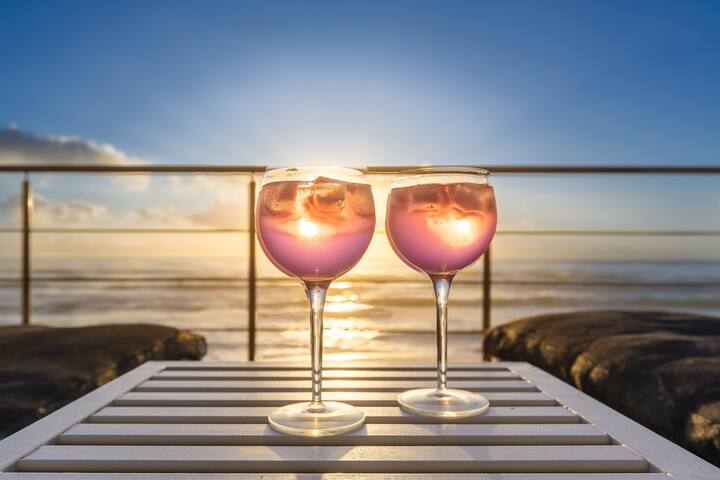 Beachfront House in Misty Cliffs gallery image 3