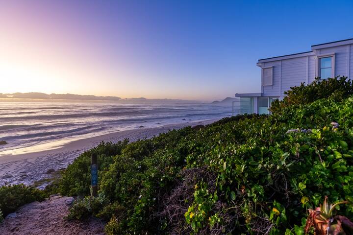 Beachfront House in Misty Cliffs