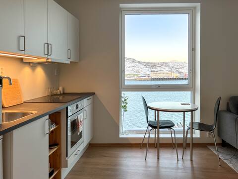 Super Central Harbour Suite w/Aurora & Ocean Views