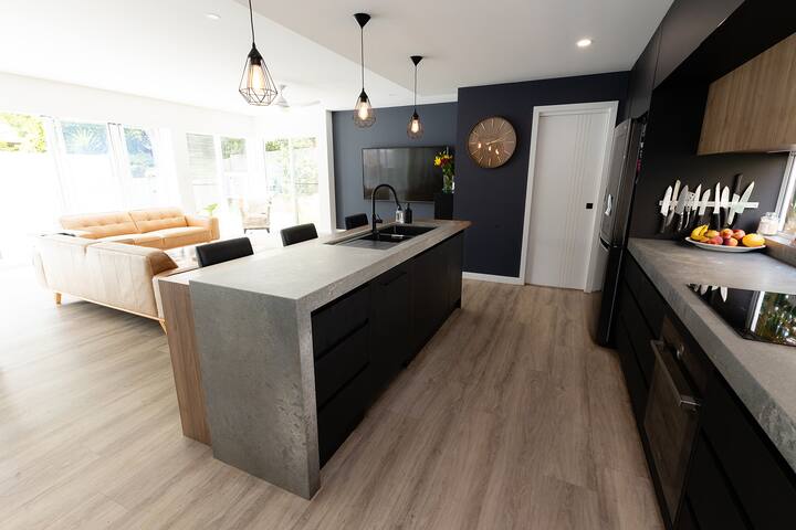 Sunshine on Surf gallery image 5