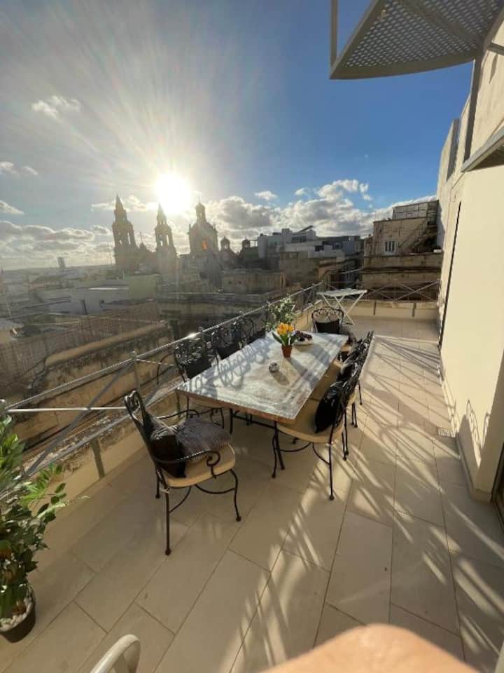 Rooftop View In Sliema Cozy Townhouse, Prime Spot - Malta