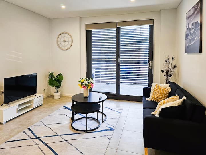 Modern 2 Bedroom Apartment W/ Free Parking - Cumberland