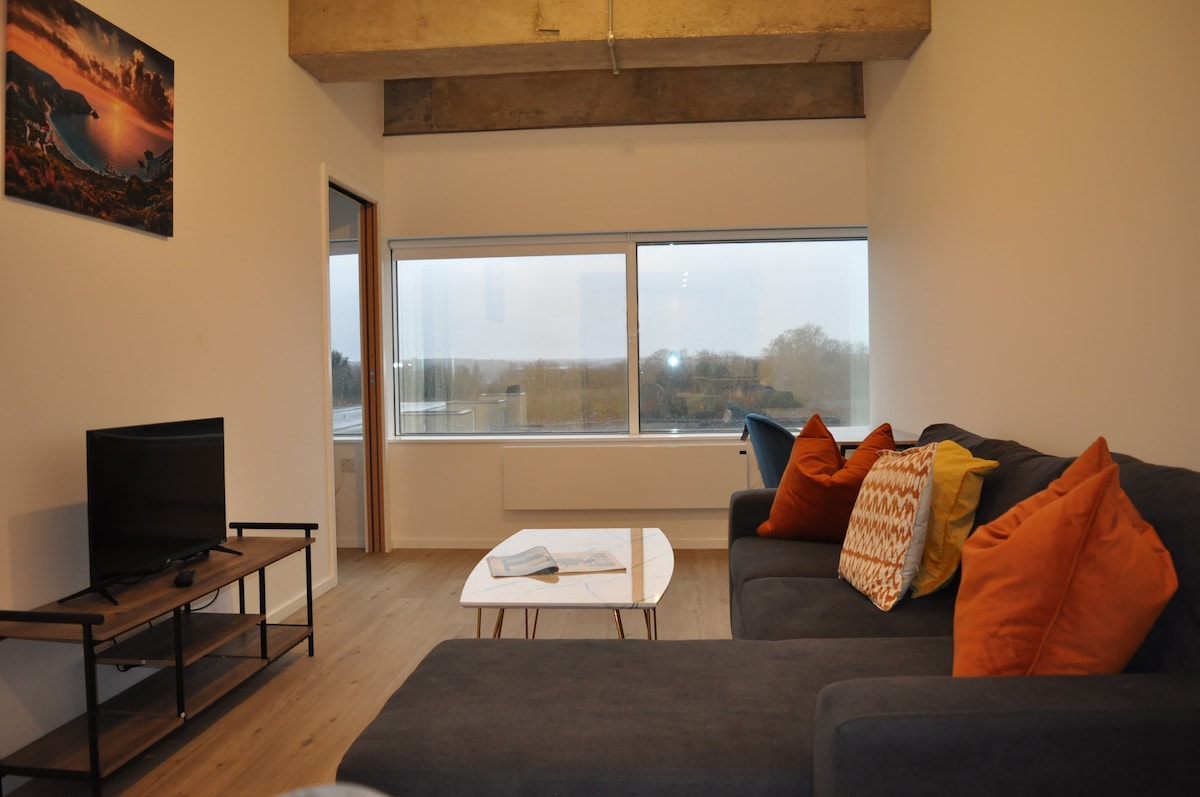 Top performing Airbnb: Luxury 1 Bedroom Apt for Milton Keynes City Centre in Central Milton Keynes