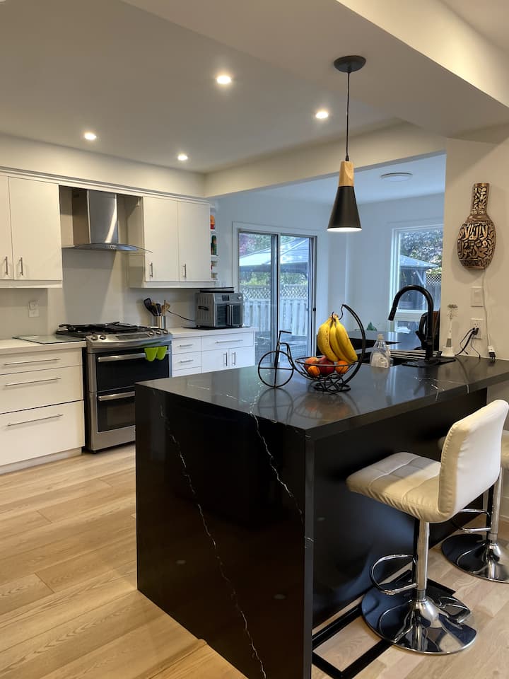 Modern, Spacious & Great Location Home - 密西沙加