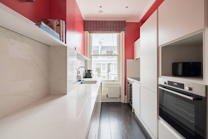 Kensington Luxury – 2 Bedrooms gallery image 3