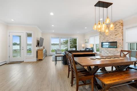 Luxury Waterfront Family Getaway