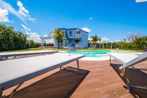 Villa Azzurra with swimming pool