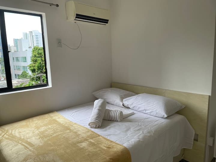 寝室3

には次のものがあります。
ダブルベッド1台
エアコン

ワードローブ
ミラー
サイドテーブル2台