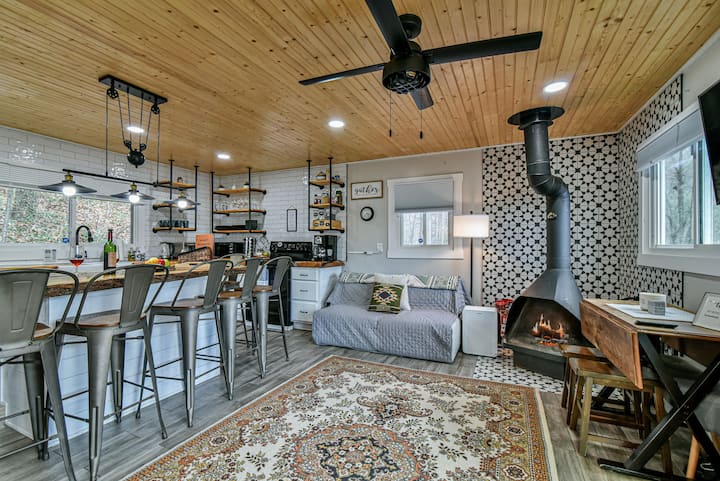 Tranquil Mountain Retreat With Hot Tub - Hendersonville, NC