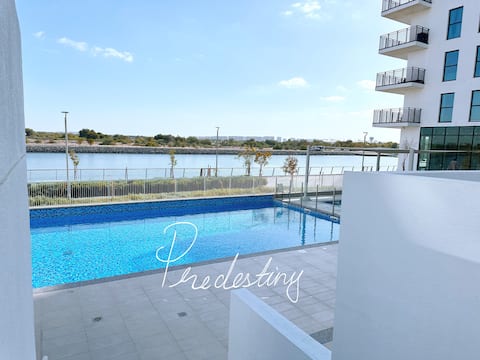 Elegant Yas Island Retreat near all 4 theme parks