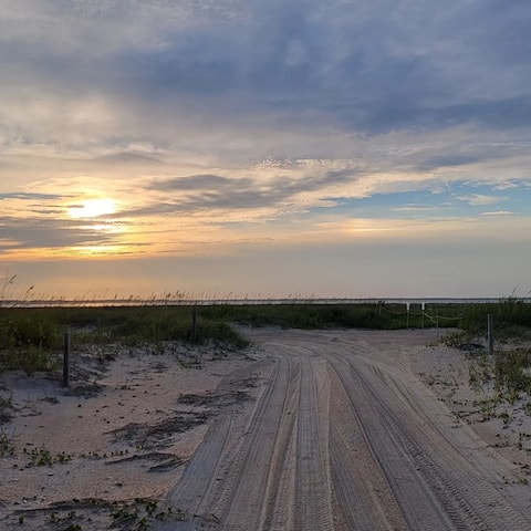 Top performing Airbnb: Waterfront Home 3BR King bed Private Dock in Crystal Coast