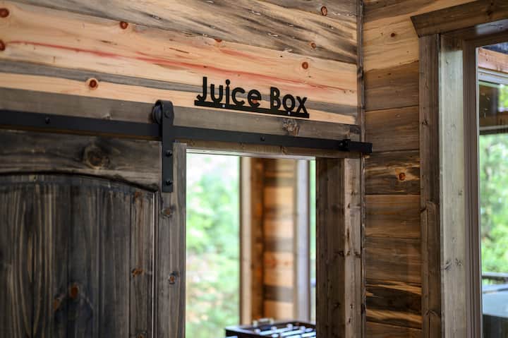 Welcome to the Juice Box! This oversized bunk room has it ALL!