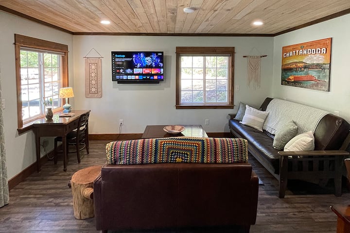 Hidden Cove Cabin: Nestled In Peaceful Wooded Cove - Chattanooga, TN