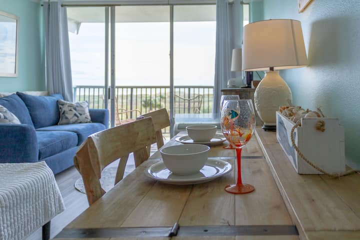 112 Beachfront Heated Pool Gulf View Studio - Galveston, TX