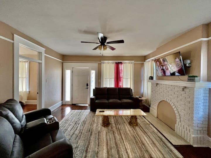 The Bungalow On Broad - Mobile, AL