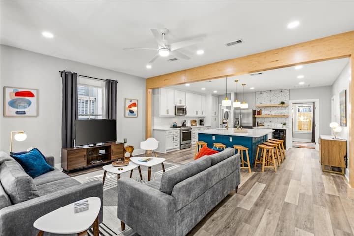 Modern Coastal Retreat - Galveston Island, TX