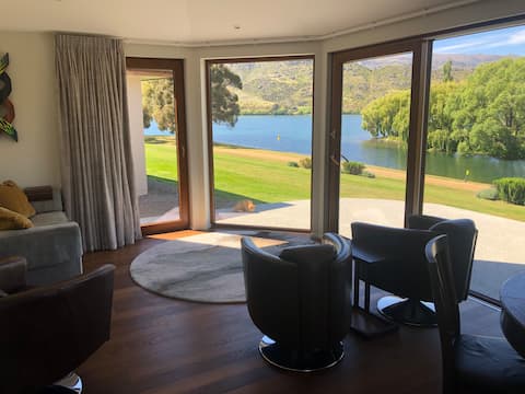 Top Airbnb: Lakefront Luxury @ Pisa in Central Otago District West