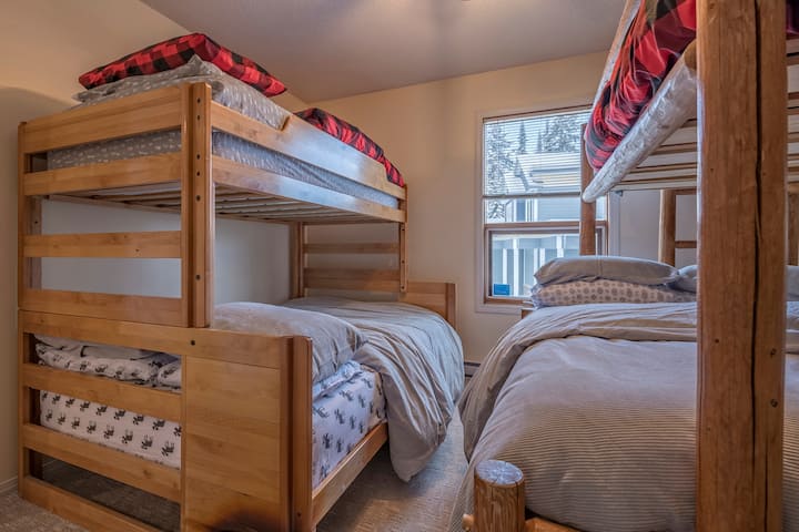 Dhomë fjetjeje në suitë 