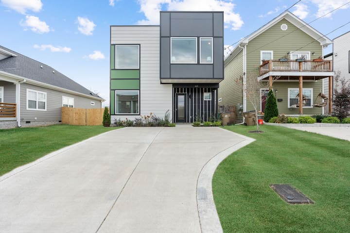 Private Pool w/ Hot Tub Minutes from Broadway gallery image 3