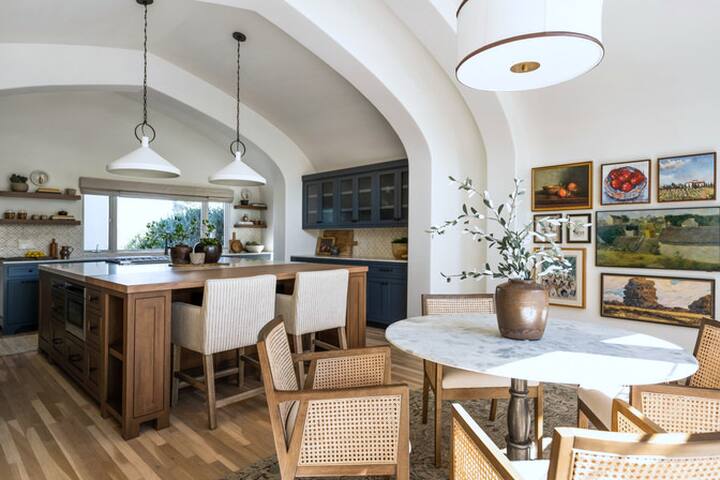 Luxe Spanish Revival – Stellar Bay View gallery image 2