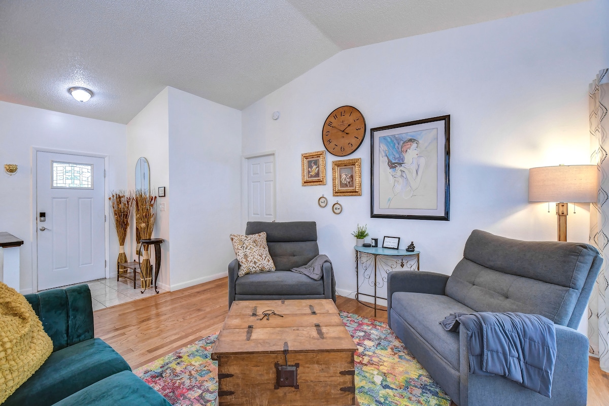 Top Airbnb: Artful Deco Oasis in Brandon