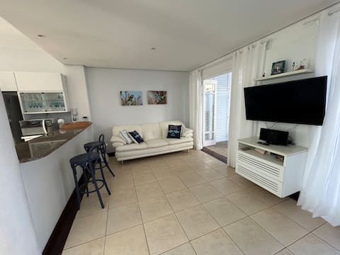 Airbnb em destaque: House in a beachfront condominium em Bertioga