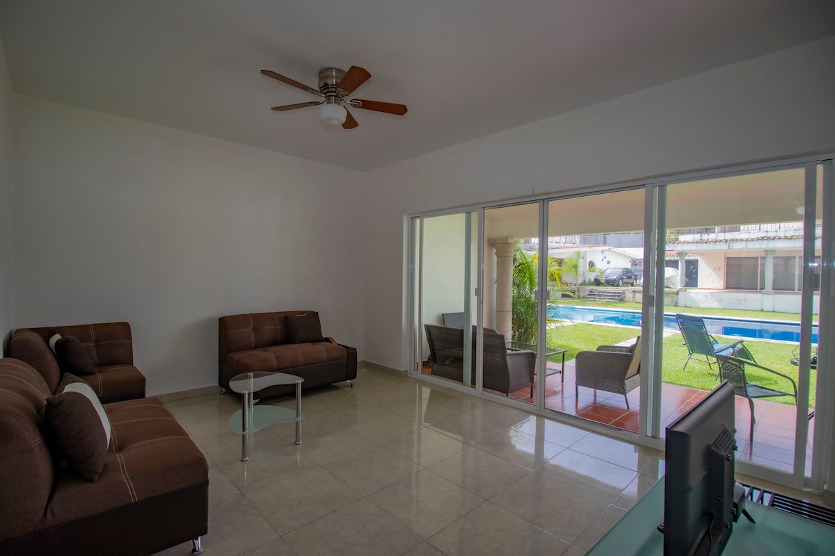 Propiedad de Airbnb exitosa: New! Bamboo La Guayabita (Pool & Terrace) en Moctezuma