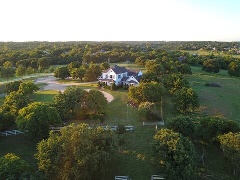 Spacious Country Getaway in the City!