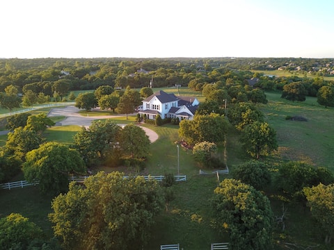 Spacious Country Getaway in the City!