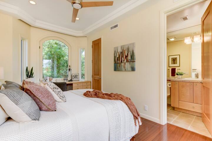 Casa Riviera: Mission Bayfront Dream Home gallery image 3