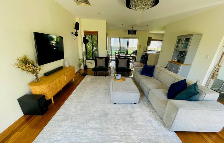 Grand Family Home close to city gallery image 2