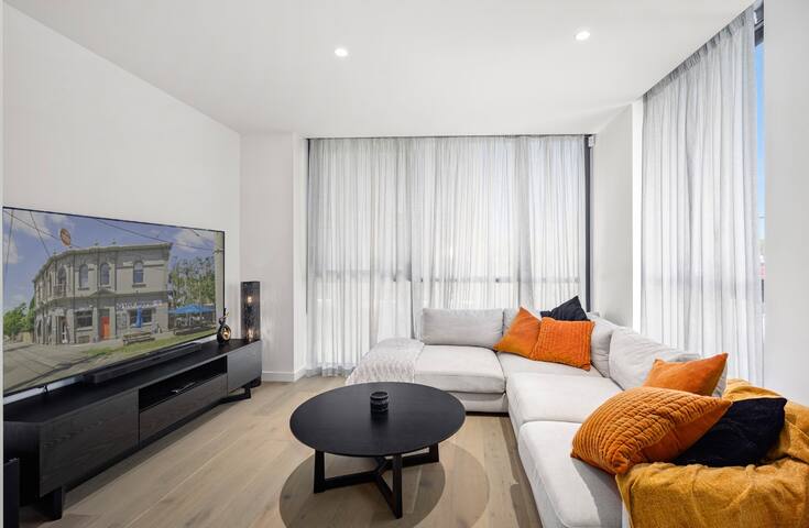 Luxury Townhouse With Private Rooftop gallery image 3