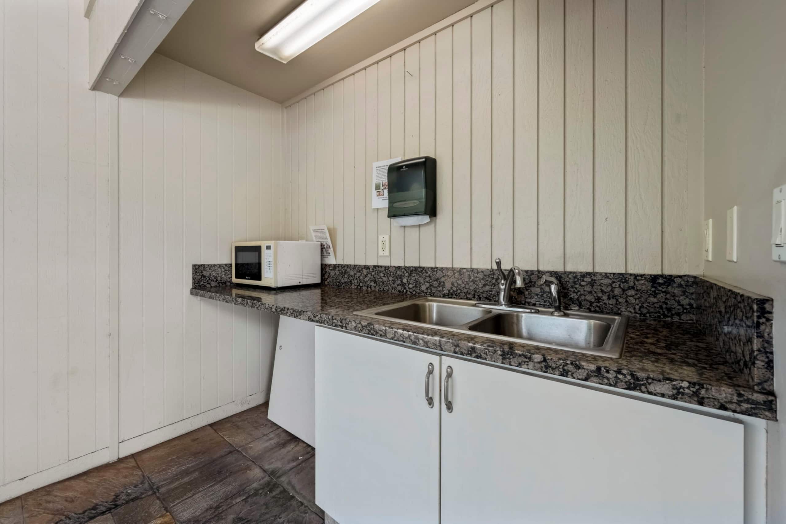 Condo in Kihei · ★4.98 · 1 bedroom · 2 beds · 1 private bath - Image 30