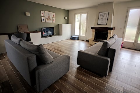 Top Airbnb: Family house (135m²) -Disneyland- 11 people à Bailly Romainvilliers