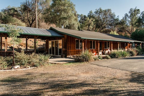 Stylish Lodge: River, Hot tub, View, Spa Bathroom