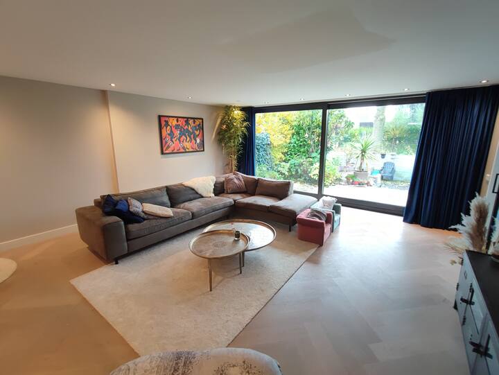 Luxury family home in central location. Houses for Rent in Vinkeveen