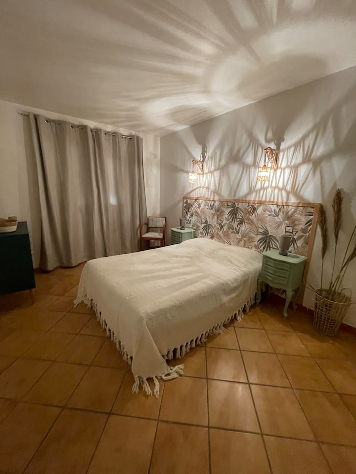 Quarto 2 com armário grande