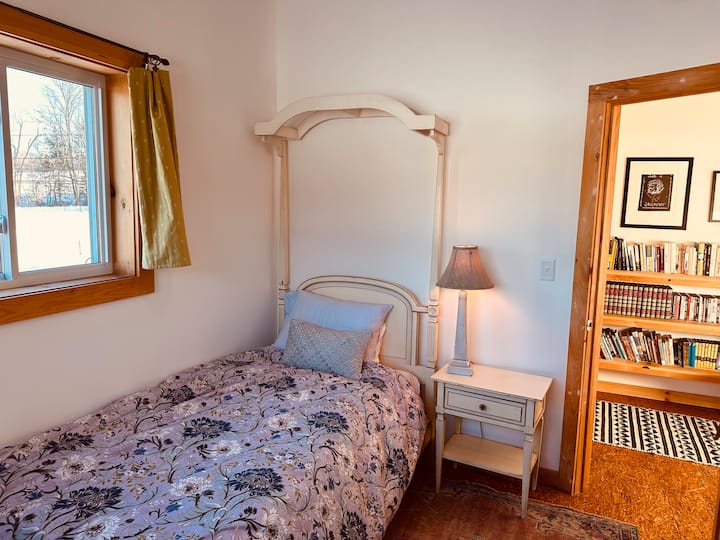 Двокреветна соба со големина XL, спална соба на брегот