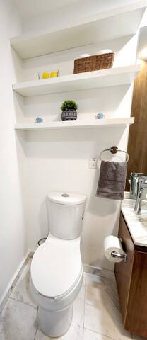 2BR king-size bed: Gem in the Heart of Condesa gallery image 5