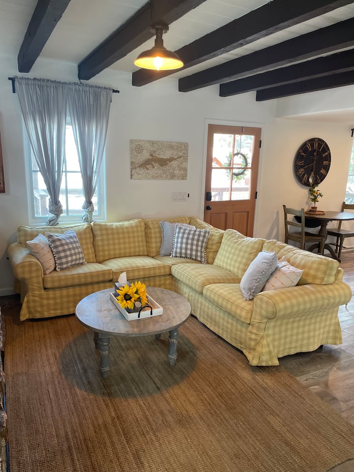Pet Friendly White Farmhouse Cabin - Big Bear Lake, CA