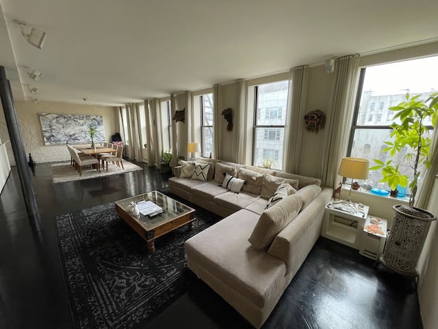 East Village Loft – 1300 sq/ft home – Huge Living!