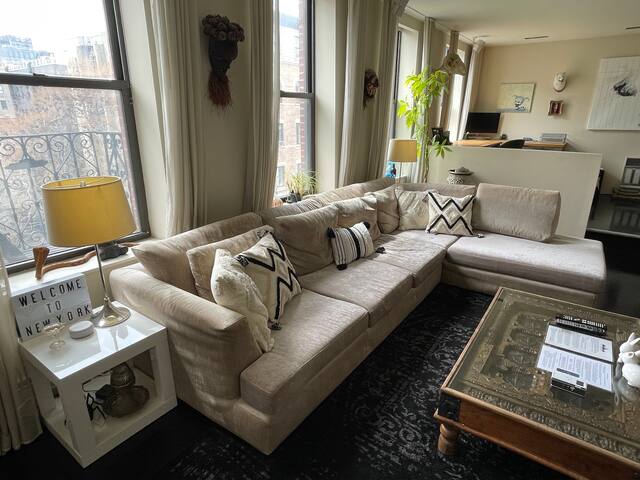 East Village Loft – 1300 sq/ft home – Huge Living! gallery image 5