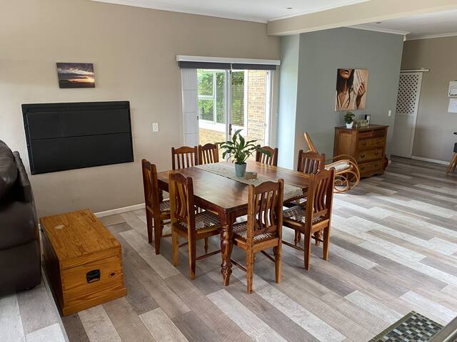 Family-Friendly Comfort with a View gallery image 2