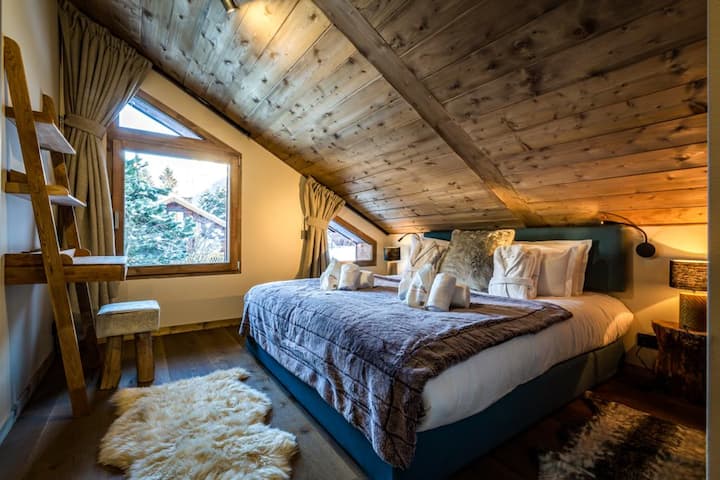 Dormitorio 2 en el chalet principal con cama tamaño king