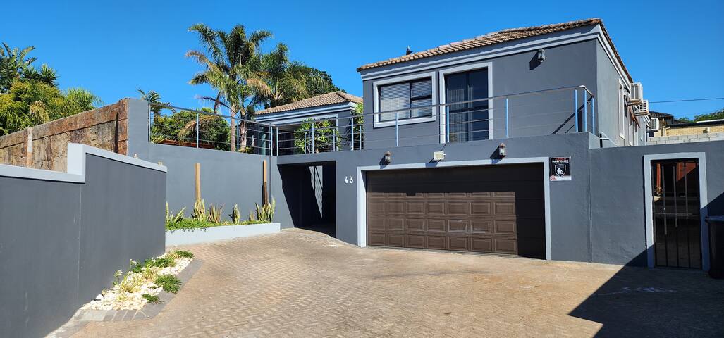 Champers with a view. Sleeps 6-8 gallery image 2