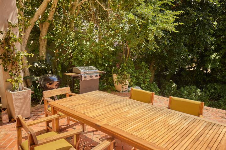 Large historic farmhouse in trendyTamboerskloof gallery image 3