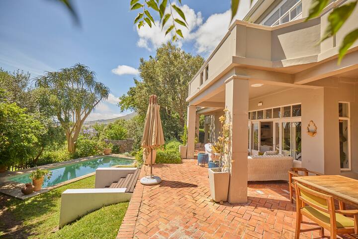 Large historic farmhouse in trendyTamboerskloof gallery image 2