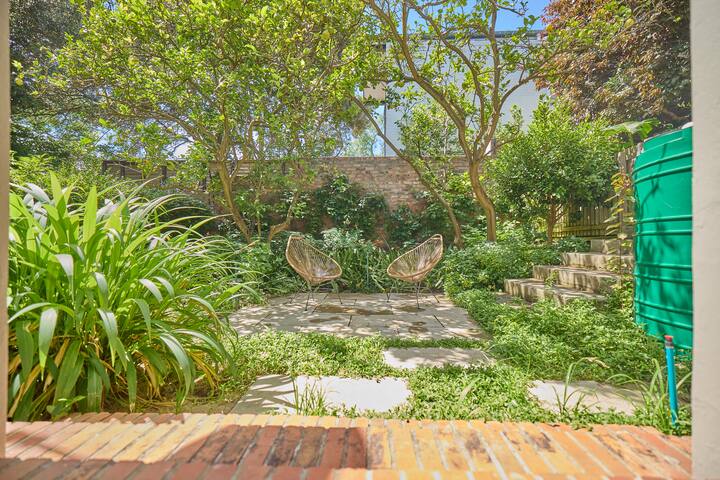 Large historic farmhouse in trendyTamboerskloof gallery image 5